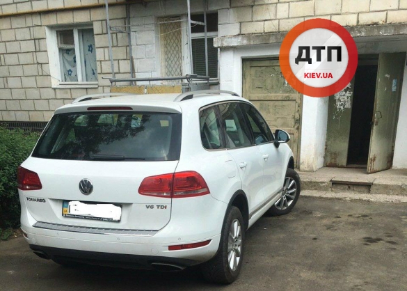 Смертельное ДТП: Фольксваген во дворе насмерть раздавил двухлетнего малыша