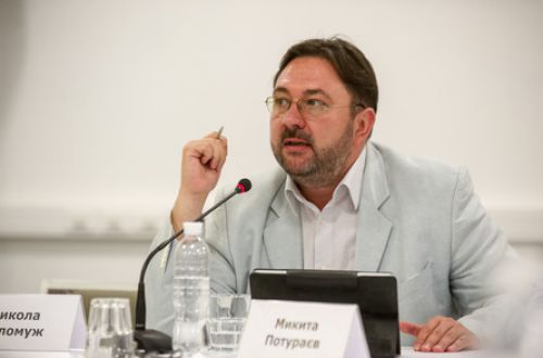 Политолог: арест Ефремова - борьба с врагами Украины на камеру