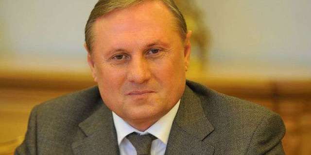 В Сети показали инцидент со сладостями на суде по делу Ефремова