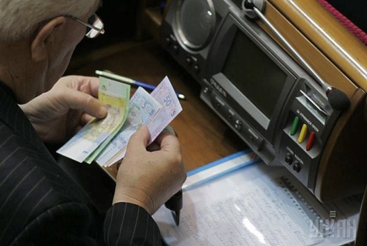 Стало відомо, скільки заробляють депутати