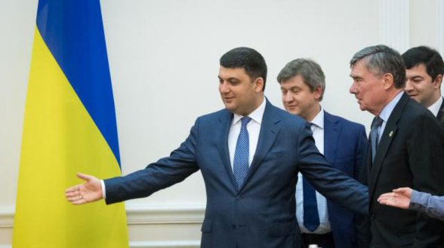 Гройсман анонсировал громкие посадки чиновников