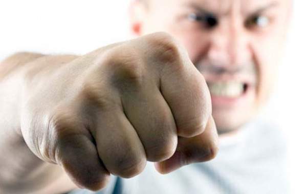 На Луганщині мер побив депутата міськради прямо на сесії