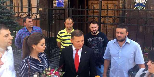 Радикалы пришли под ГПУ поддержать Алену Кошелєву