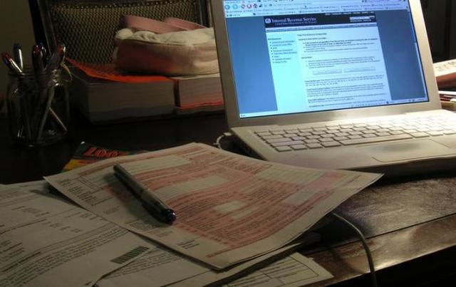 Хто зірвав електронне декларування статків: хронологія та документи