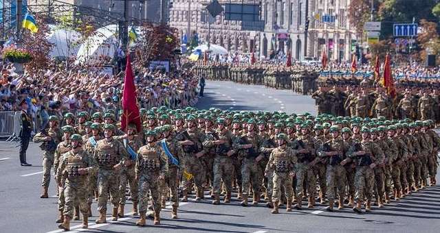 Генерал пояснил, зачем сейчас Украине военный парад