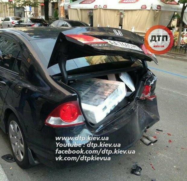 Мережу розбурхала п’яна ДТП, котру вчинив у центрі Києва екс-помічник Ющенка