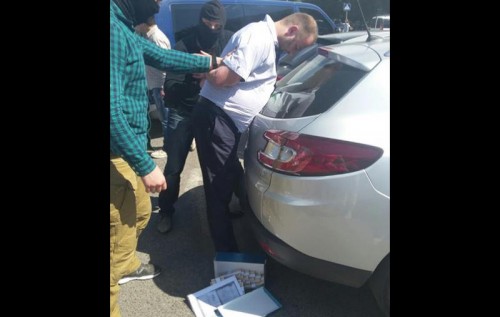 Півмільйона за землю ветеранів АТО: у Рівному затримали хабарника