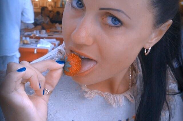 26-річна дружина командира-збоченця “Торнадо” шокувала мережу вульгарними фото