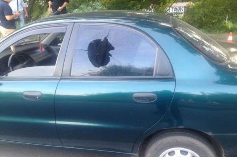 В Харькове мужчина открыл огонь из автомата Калашникова прямо в такси