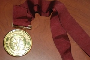 Знаменитая украинская гимнастка продала чемпионскую медаль, чтобы помочь армии