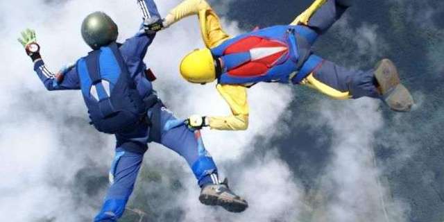 Под Харьковом украинские парашютисты установили национальный рекорд (ВИДЕО)