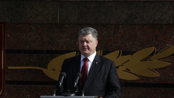 Президент відзначив роботу СБУ та нагородив її співробітників квартирами