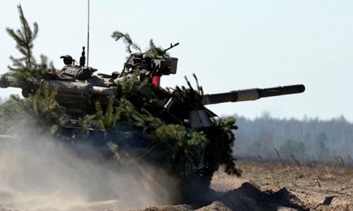 Террористы атакуют по всему фронту. Авдеевку расстреляли танками