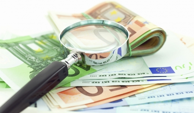 Гроші для реформ чиновники забирають на машини й розваги