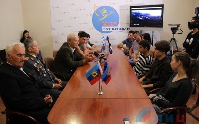 В оккупированном Луганске студентов наказали за флаг Украины