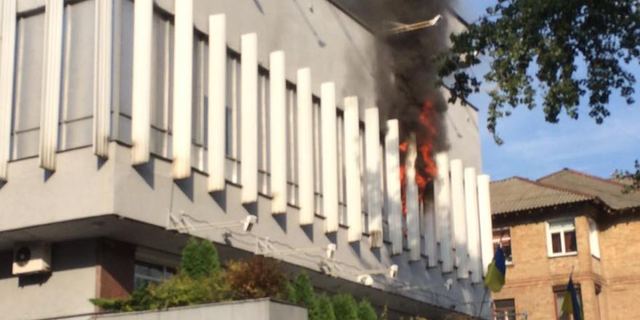 Внутри здания разливали горючую смесь, — журналист телеканала «Интер»