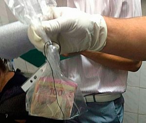 В Одесі за хабар затримали завідуючу лабораторії