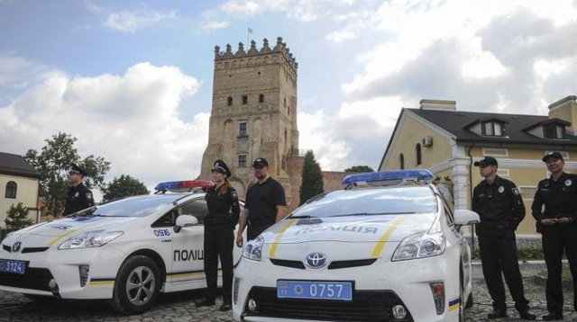 В Луцке обстреляли двух полицейских