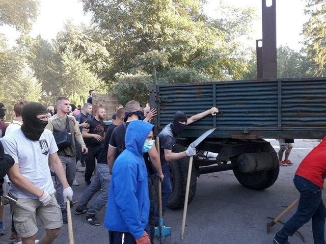 Азов осуществляет рейдерский захват стройки на Святошино, - эксперт