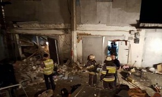 В Киеве в гараже произошел взрыв: мужчину извлекли из-под завалов