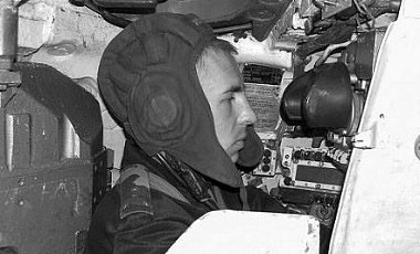 Порошенко посмертно присвоил звание Героя командиру танковой роты