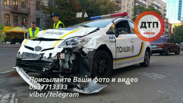 Фоторепортаж с места ДТП в Киеве с участием полиции