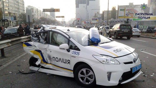 Полиция гналась за пьяным водителем и попала в аварию на Ровенщине