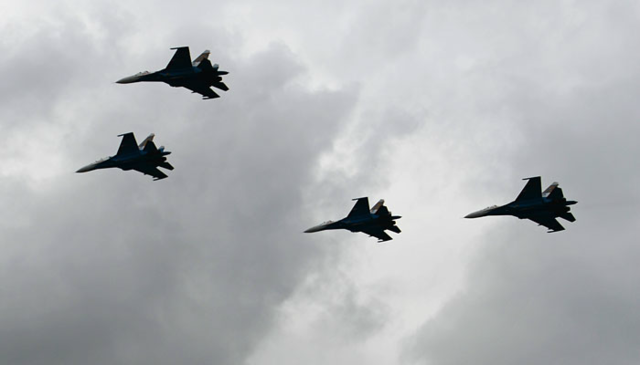 Над оккупированным Донбассом заметили российские истребители