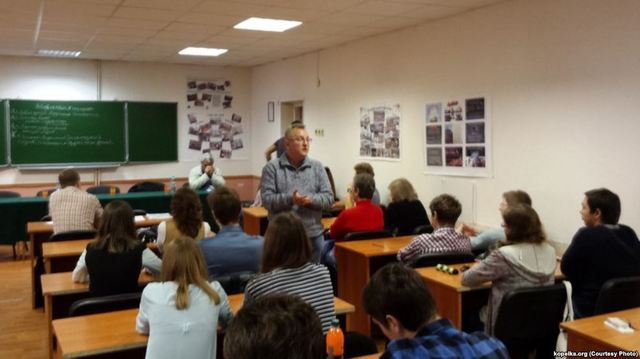 Преподаватели и студенты подмосковного вуза выгнали агитаторов "Единой России"