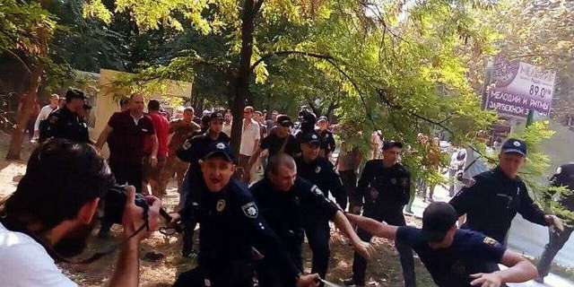 В Одессе произошли столкновения между полицией и активистами «Азова»