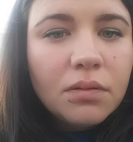 В Киеве водитель маршрутки ударил девушку за замечание. Фотофакт