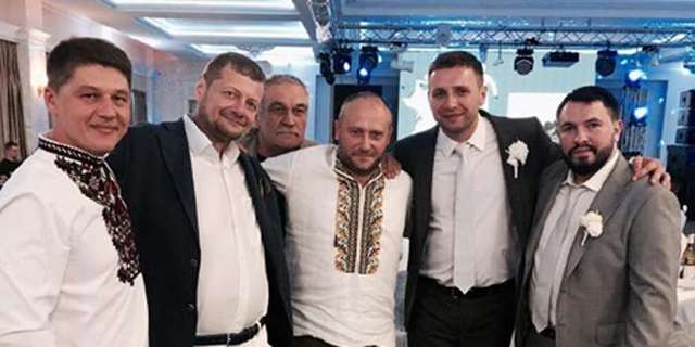 Ярош и Парасюк «оторвались» на свадьбе бойца АТО (ВИДЕО)