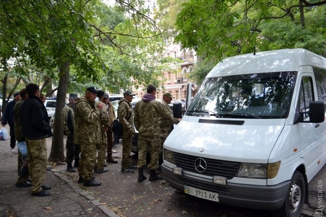 В Одессе полиция задержала микроавтобус с бойцами АТО, которые направлялись на реабилитацию