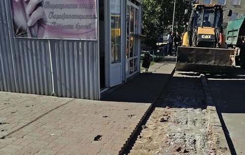 Біля метро "Мінська" ринок розширюється за рахунок дитячої поліклініки