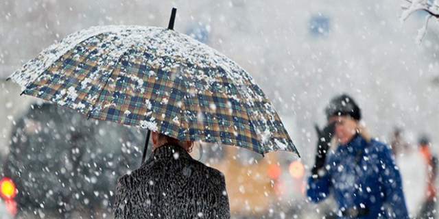 Харьков засыпал снег с градом