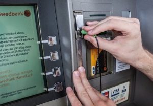 Українські банкомати почали заражати вірусами-«шпигунами»