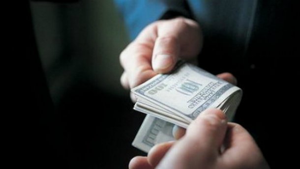 На Днепропетровщине депутат с чиновником приторговывал землей