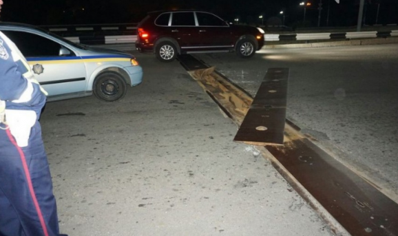 На Дніпропетровщині десять автомобілів потрапили в ДТП через несправний міст