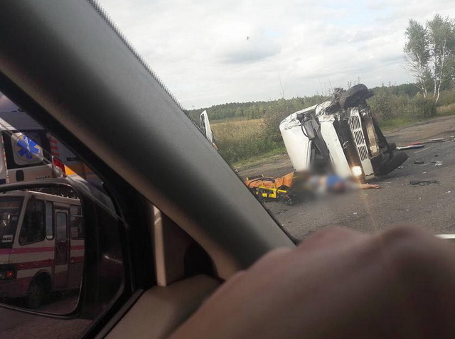 На Львівщині зіткнулись автобус і бус