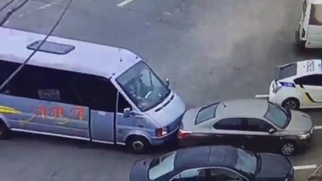 Про що мовчить водій маршрутки у Дніпрі?