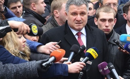 Аваков попередив: Поліція застосовуватиме зброю і шокери "без сантиментів"