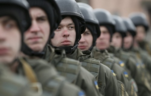 Почему зарплата украинских военных растёт, а пенсия – нет