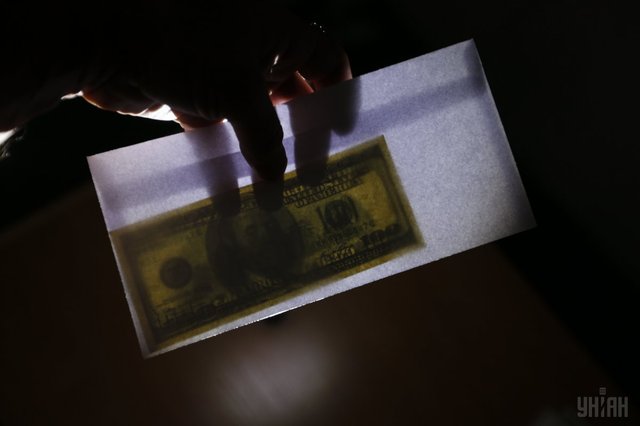 Начальника залізничного вокзалу у Чернівцях затримали за отримання хабара