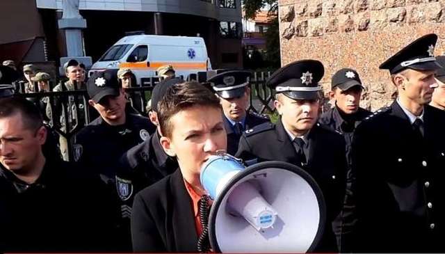 На суде по Заверухе активисты разгневались на заявление Савченко (ВИДЕО)