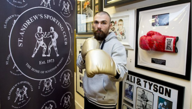 25-летний шотландский боксер умер после нокаута (ВИДЕО)