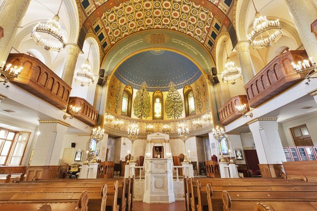 В Москве неизвестный напал на синагогу с канистрой бензина