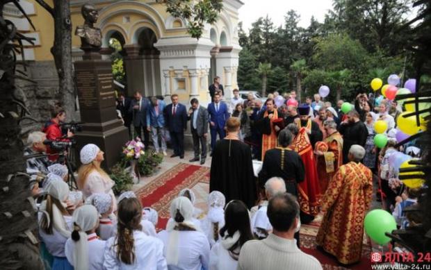 Ностальгія за великим царством: У Ялті окупанти відкрили пам’ятник синові останнього російського імператора