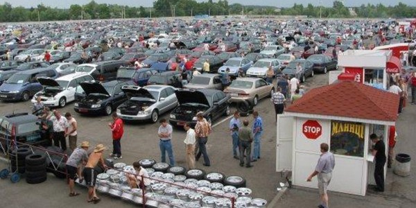 Митниця оголошує війну автомобілям з іноземними номерами