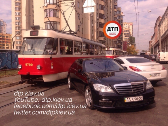 ЧП в Киеве на Дмитриевской