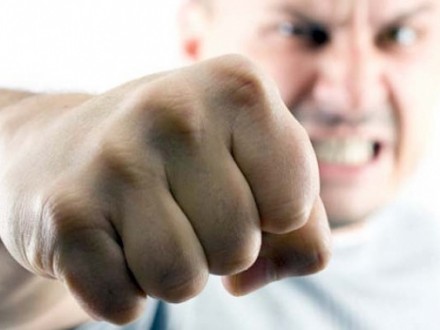 На Харківщині невідомі в масках побили депутата облради